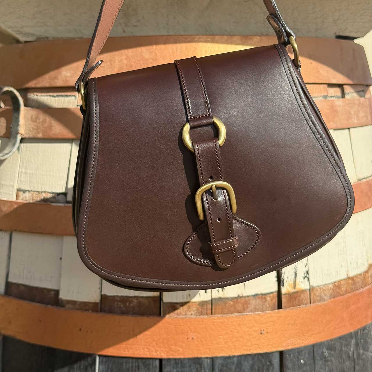 Amazona in dunkelbraun